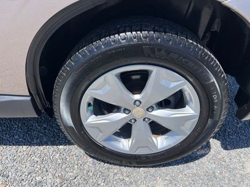 Used 2014 Subaru Forester 2.5i Premium w/ Popular Package #2 AWD/4WD image 11