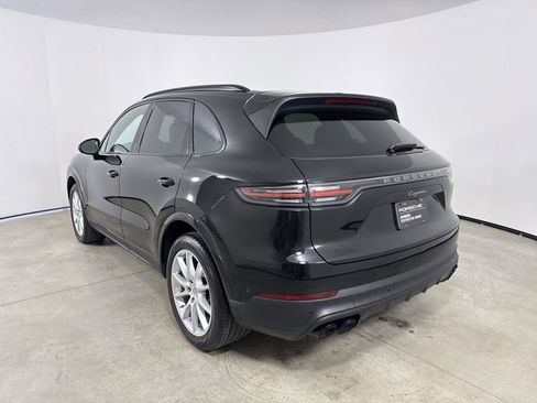 Certified 2023 Porsche Cayenne Platinum Edition image 3