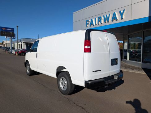New 2025 Chevrolet Express 3500 image 3