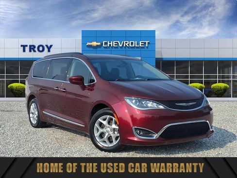 Used 2017 Chrysler Pacifica Touring-L w/ Tire & Wheel Group image 1