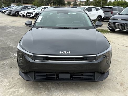 New 2025 Kia K4 LXS image 8