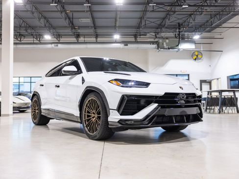Used 2023 Lamborghini Urus Performante image 3