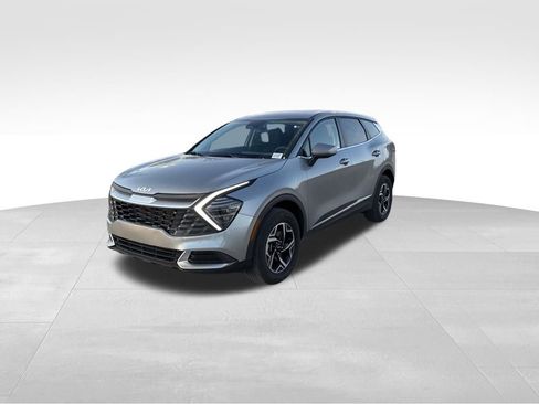 Used 2025 Kia Sportage LX image 11