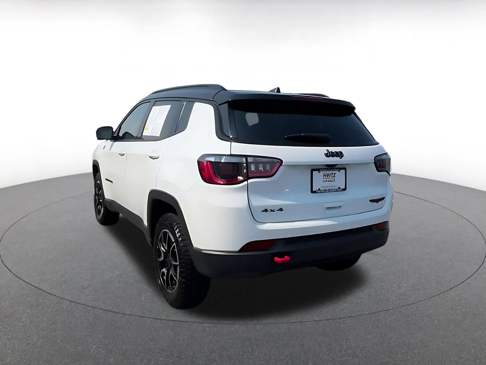 Used 2025 Jeep Compass Trailhawk AWD/4WD image 10