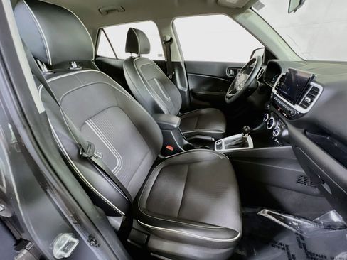 Used 2023 Hyundai Venue Limited FWD image 27