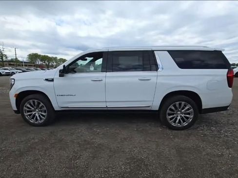 Used 2024 GMC Yukon XL Denali w/ Max Trailering Package AWD/4WD image 2