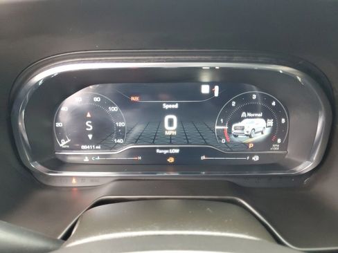 Used 2022 GMC Yukon AT4 w/ Technology Package image 18