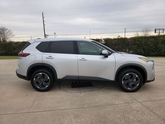 Used 2025 Nissan Rogue SV video 4