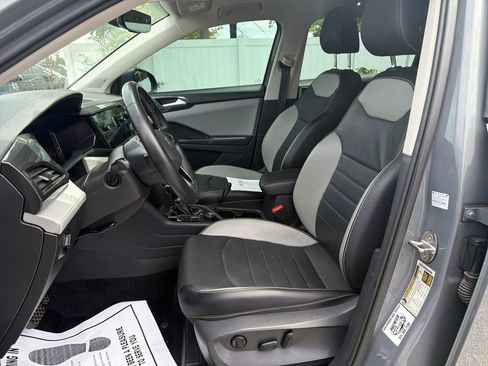 Used 2022 Volkswagen Taos SEL w/ Panoramic Sunroof Package AWD/4WD image 10