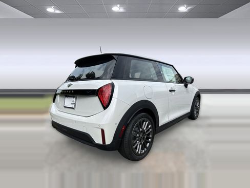 Certified 2025 MINI Cooper 2-Door Hardtop image 7