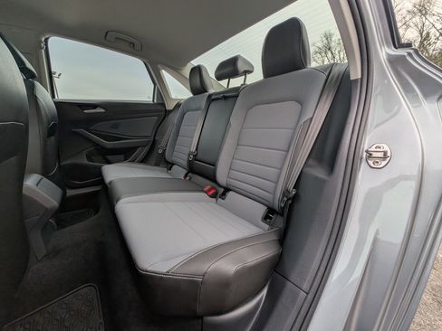 Used 2025 Volkswagen Jetta SE w/ Sunroof Package image 18