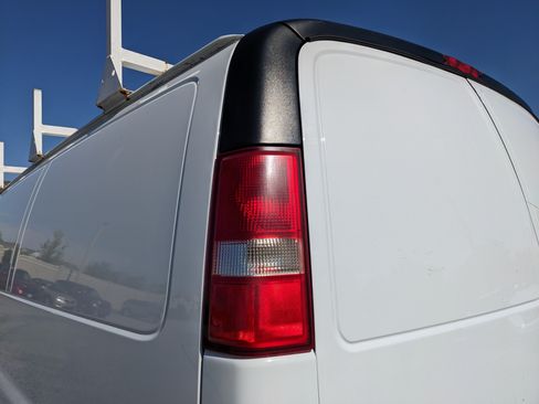 Used 2019 Chevrolet Express 2500 RWD image 14