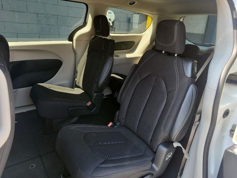 Used 2024 Chrysler Voyager LX FWD image 9