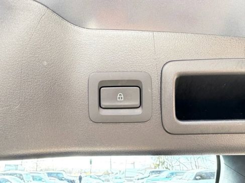 Used 2023 MAZDA MAZDA3 s image 33