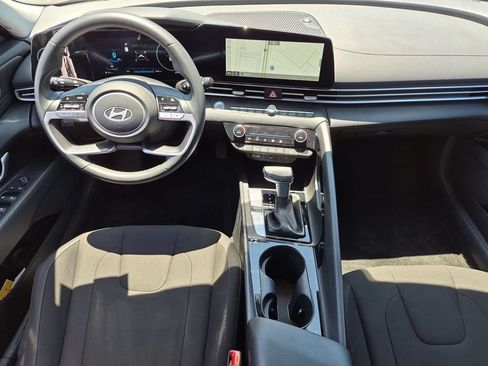 Used 2025 Hyundai Elantra SEL FWD image 26