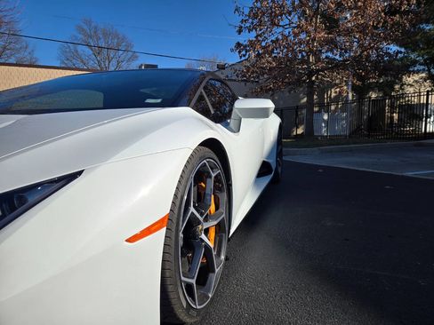 Used 2024 Lamborghini Huracan EVO image 11