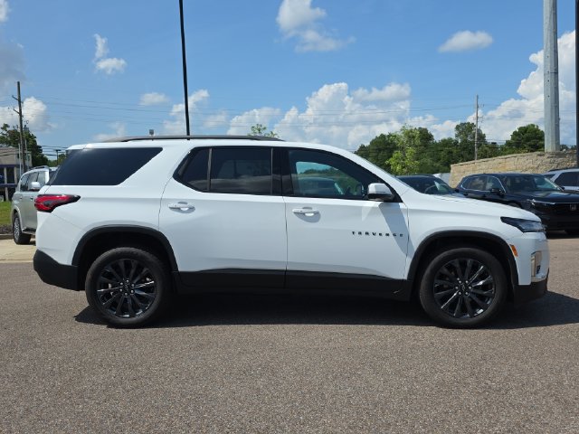 Used 2023 Chevrolet Traverse RS AWD/4WD image 2