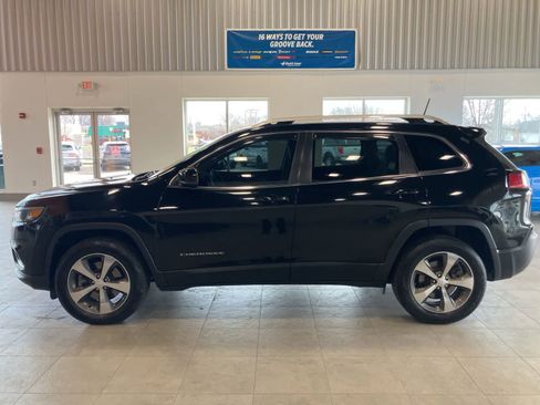 Used 2019 Jeep Cherokee Limited w/ Technology Group AWD/4WD image 8