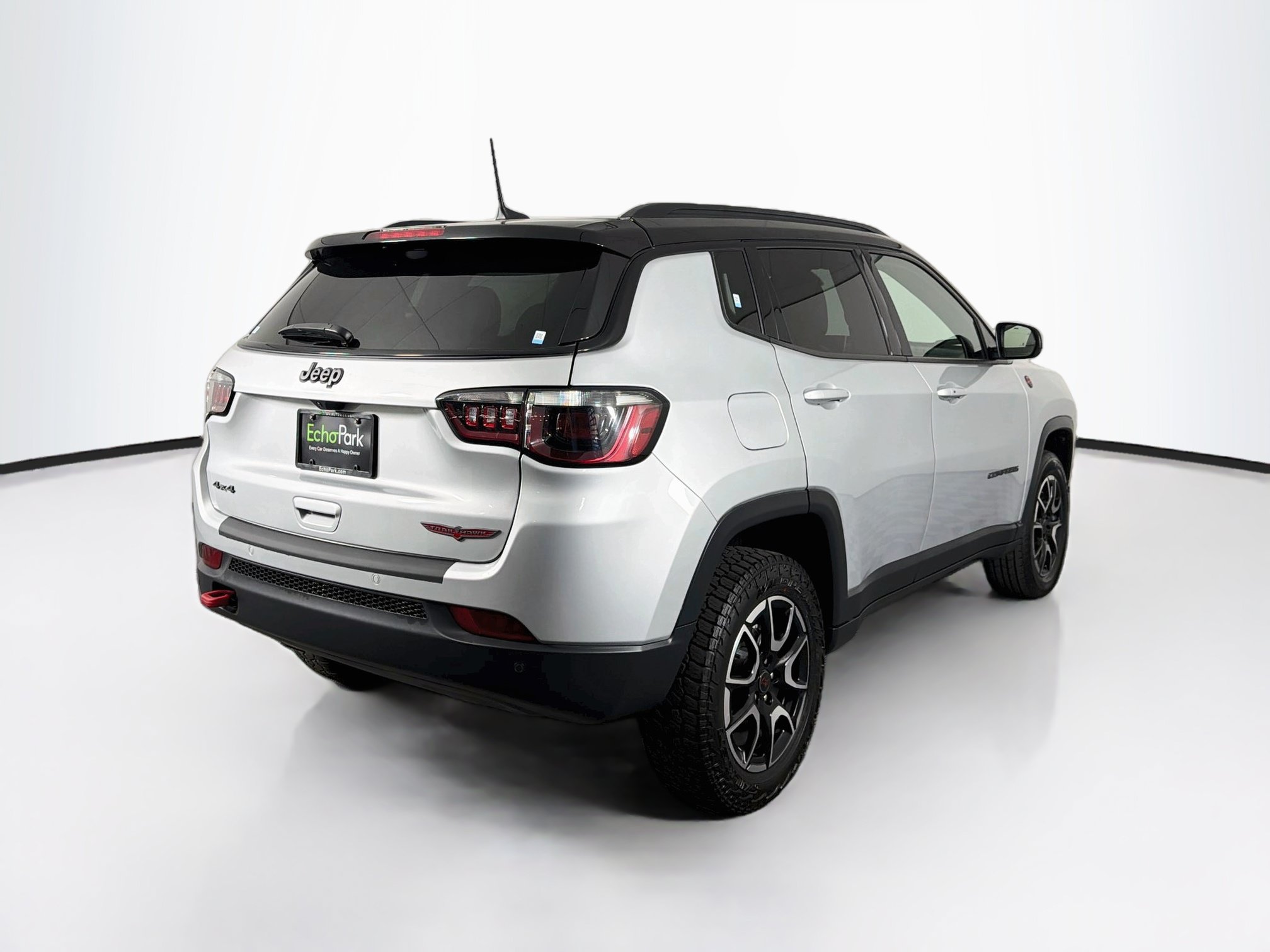 Used 2025 Jeep Compass Trailhawk AWD/4WD image 9