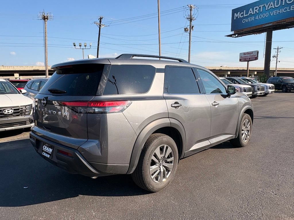 Used 2025 Nissan Pathfinder SV FWD image 8