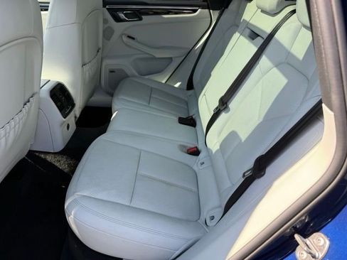 Used 2025 Porsche Macan AWD/4WD image 19