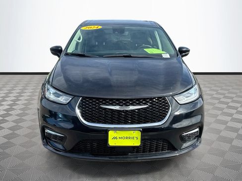 Used 2024 Chrysler Pacifica Limited FWD image 2