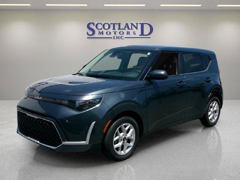Used 2025 Kia Soul LX w/ LX Technology Package FWD image 2