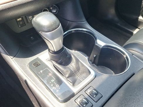 Used 2019 Toyota Highlander XLE w/ Carpet Mat Package (TMS) FWD image 12