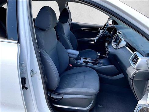 Used 2019 Kia Sorento AWD w/ LX Convenience Package image 9