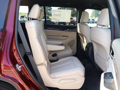 New 2025 Jeep Grand Cherokee L Limited w/ Black Appearance Package image 27