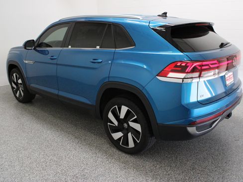 Used 2024 Volkswagen Atlas Cross Sport SE FWD image 9