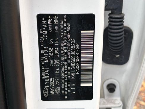 Used 2025 Hyundai Elantra SEL image 27