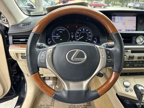 Used 2013 Lexus ES 300h w/ Luxury Pkg FWD image 14