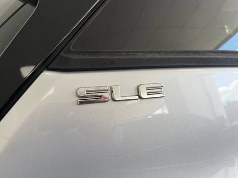 Used 2021 GMC Terrain SLE w/ Driver Convenience Package FWD image 8