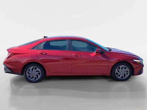 Used 2024 Hyundai Elantra SEL image 7