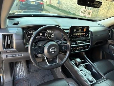 Used 2024 Nissan Pathfinder SL AWD/4WD image 22