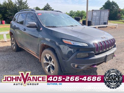 Used 2016 Jeep Cherokee Trailhawk w/ Comfort/Convenience Group AWD/4WD image 8