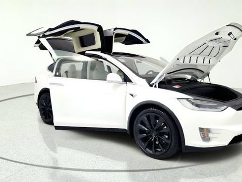 Used 2018 Tesla Model X 75D AWD/4WD image 11