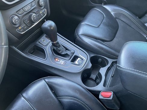 Used 2020 Jeep Cherokee Latitude Plus image 20