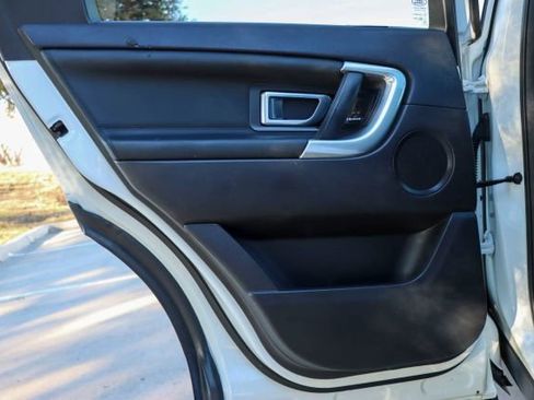 Used 2018 Land Rover Discovery Sport HSE image 12