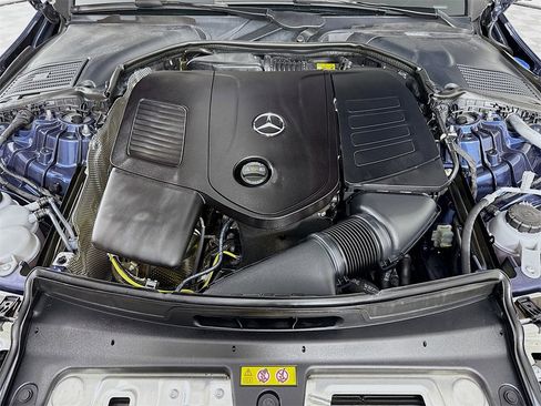 Used 2025 Mercedes-Benz C 300 4MATIC Sedan image 32