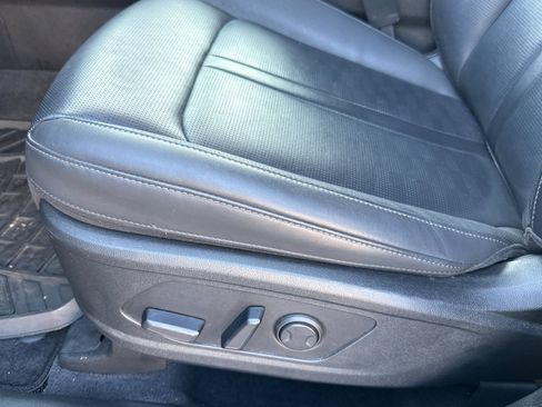 Certified 2025 Kia Sorento S image 14