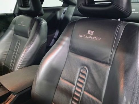 Used 2005 Ford Mustang GT Premium RWD image 9