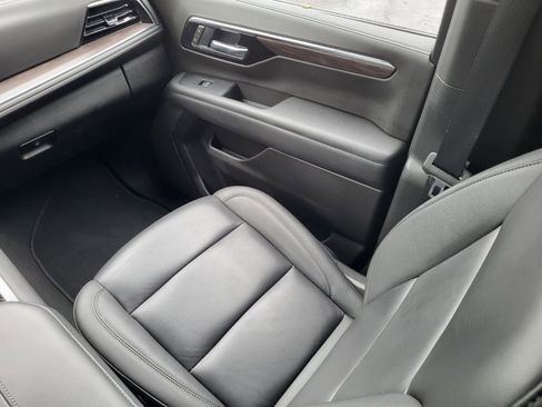 Used 2025 Chevrolet Tahoe LT AWD/4WD image 16