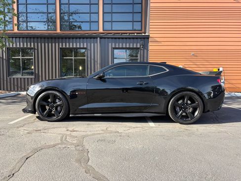 Used 2017 Chevrolet Camaro SS RWD image 2