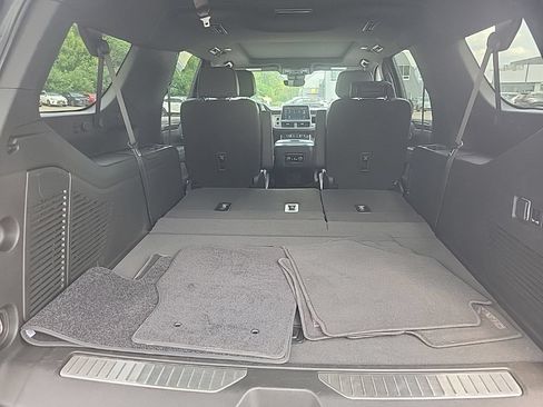 Used 2023 Chevrolet Suburban High Country AWD/4WD image 37