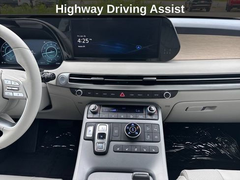 Used 2023 Hyundai Palisade Limited AWD/4WD image 26