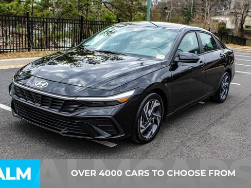 Used 2025 Hyundai Elantra Sport image 3