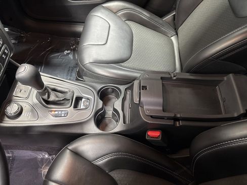 Used 2019 Jeep Cherokee Latitude Plus w/ Cold Weather Group image 24