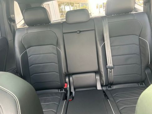 Used 2024 Volkswagen Tiguan SEL R-Line image 13